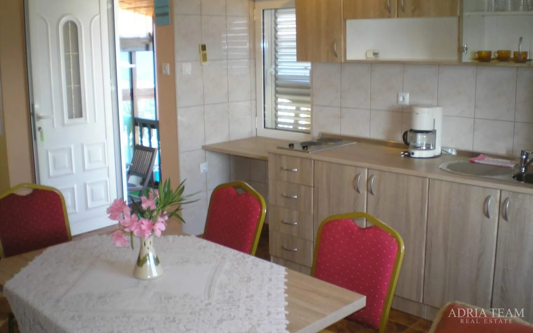 hotel 50 m od mora - posedarje - slika 20