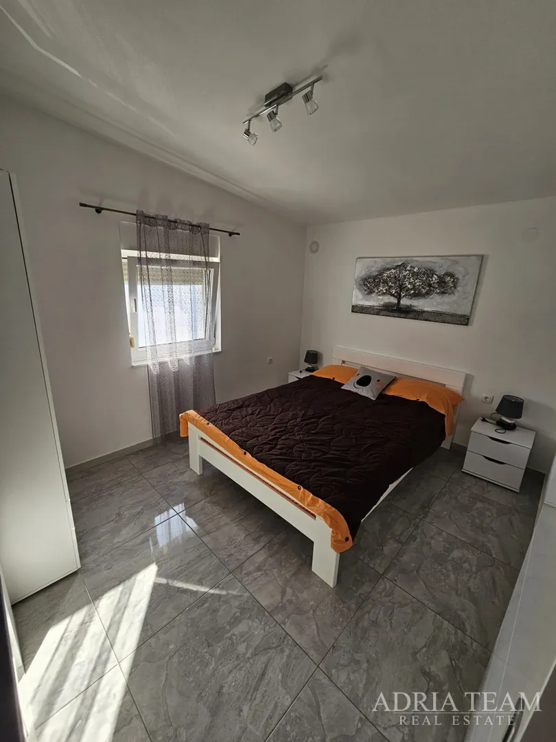 kuća s dvije apartmanske jedinice - vir - slika 9