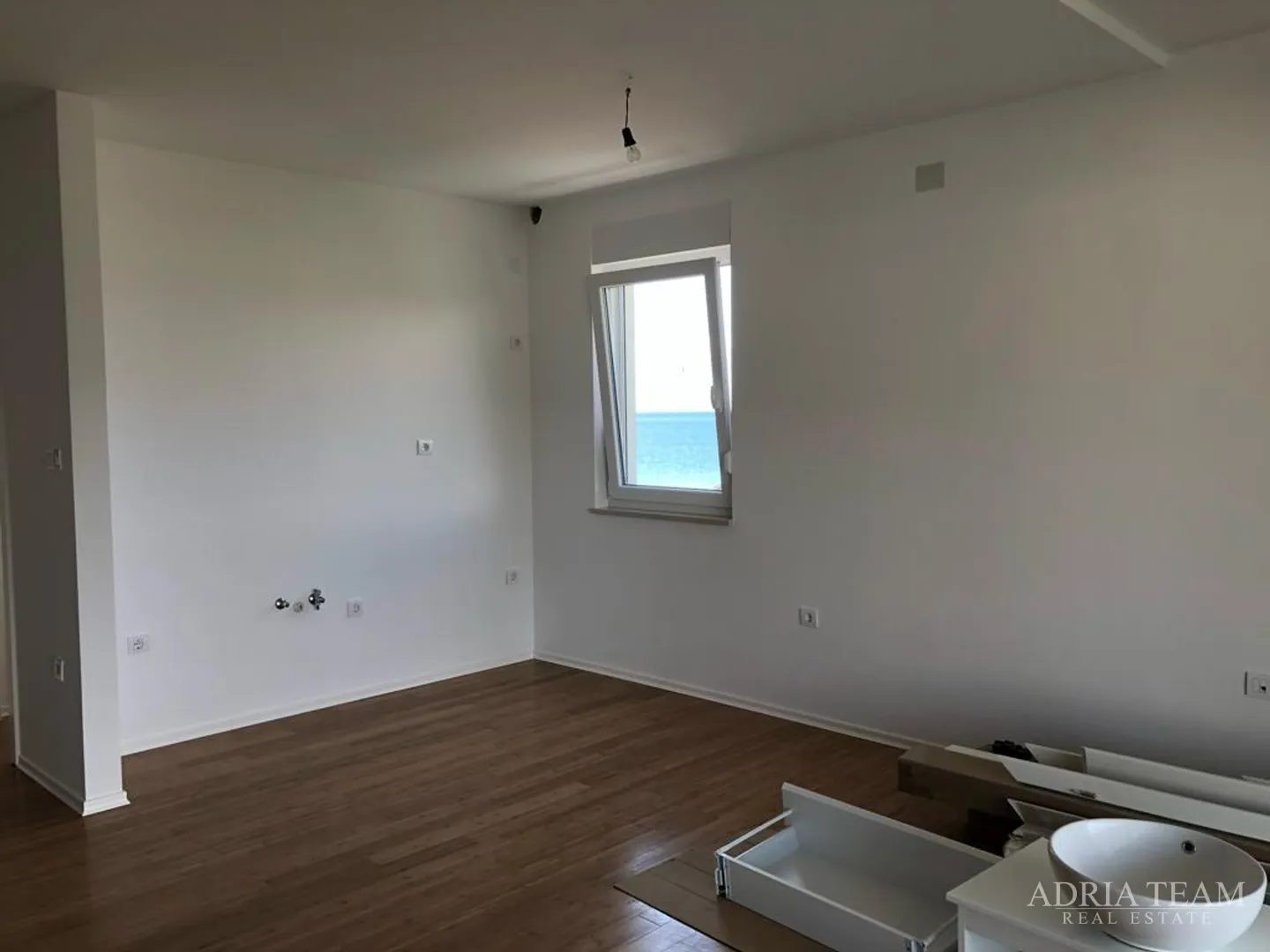 apartman s 3 spavaće sobe, 1. red do mora, povljana - pag - slika 8