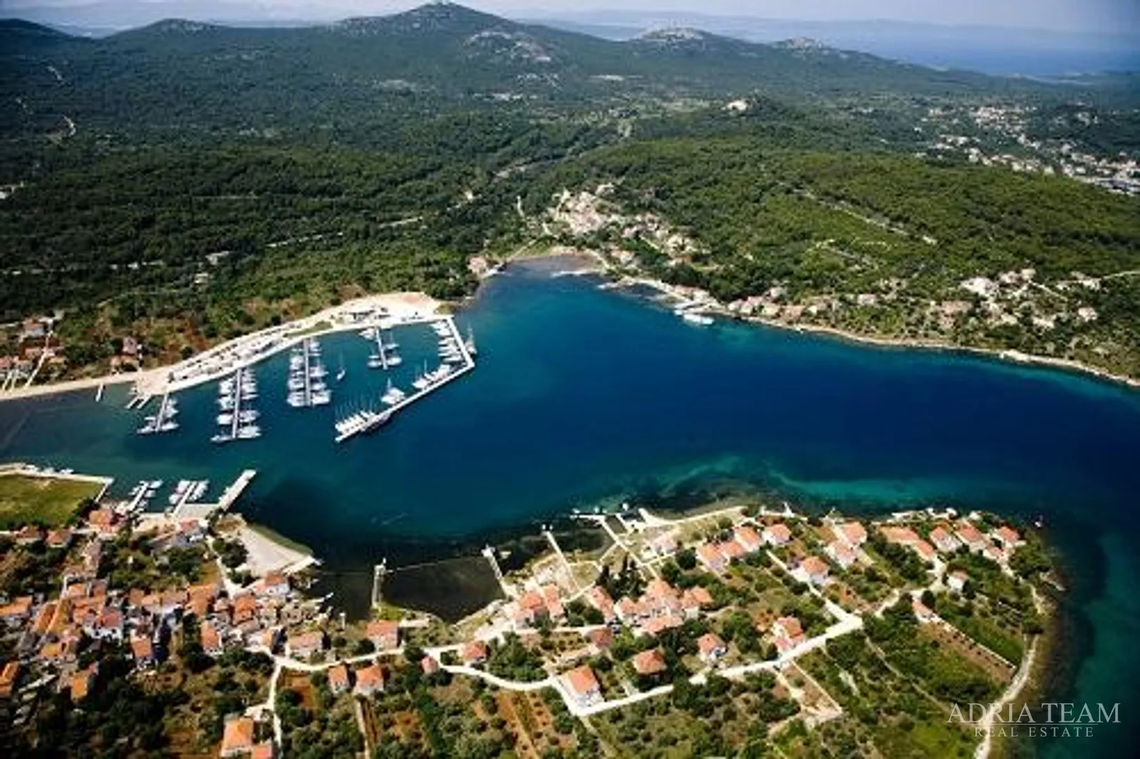 GRAĐEVINSKO ZEMLJIŠTE, 90 m OD MORA - SUTOMIŠĆICA, UGLJAN - Sutomišćica, Preko