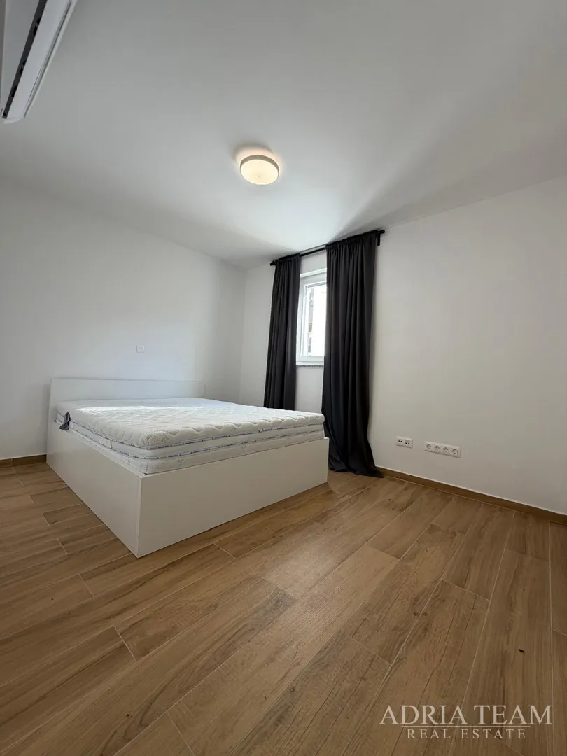 prodaje se kuća s bazenom – petrčane - slika 20
