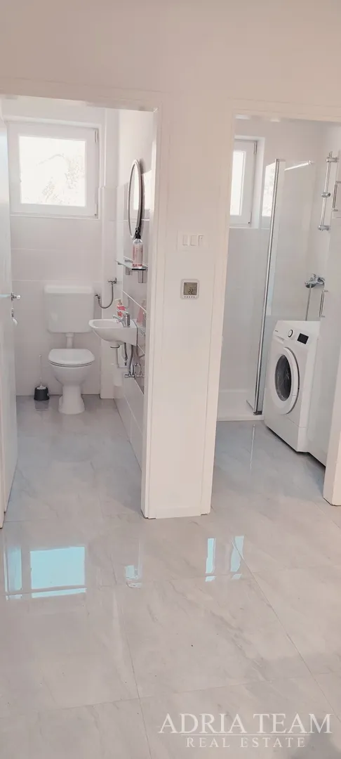 moderan dvosobni apartman s vrtom i garažom – lukoran, otok ugljan - slika 6