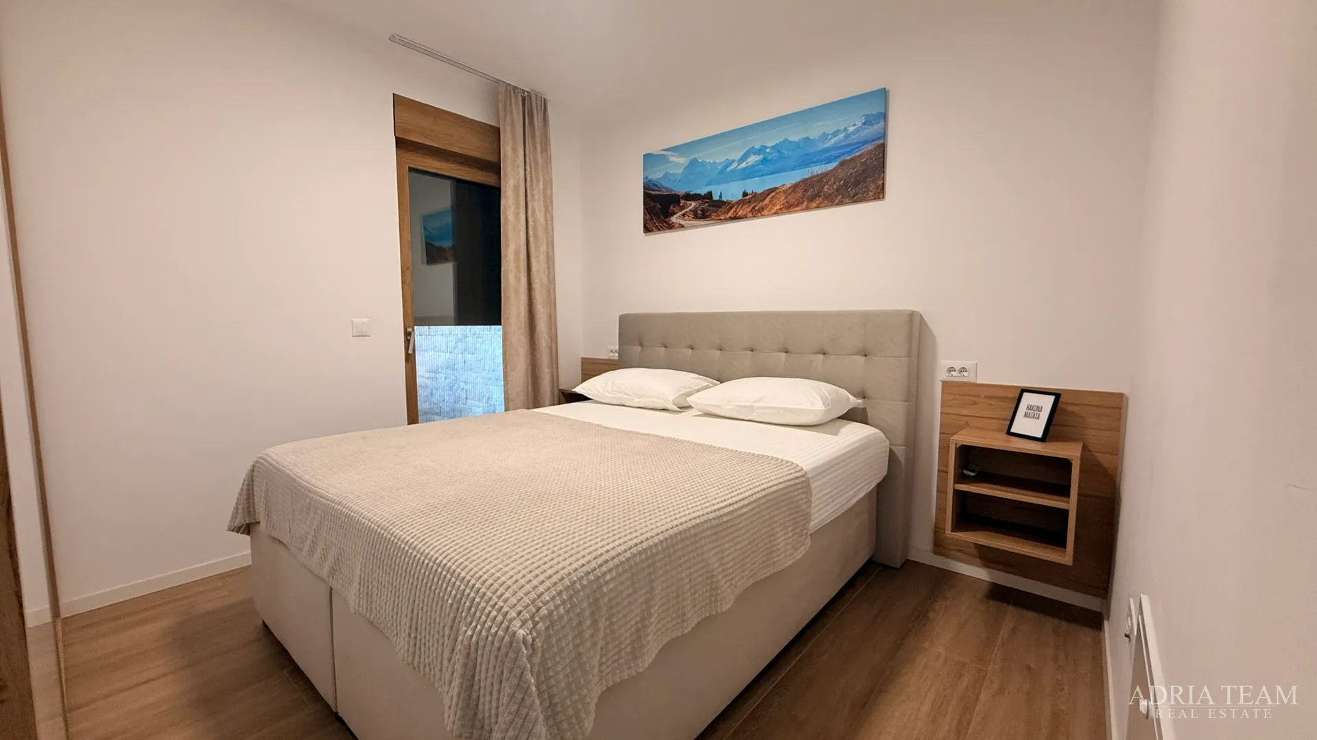 apartman u prizemlju s vrtom i bazenom, prvi red do mora - povljana, pag - slika 8