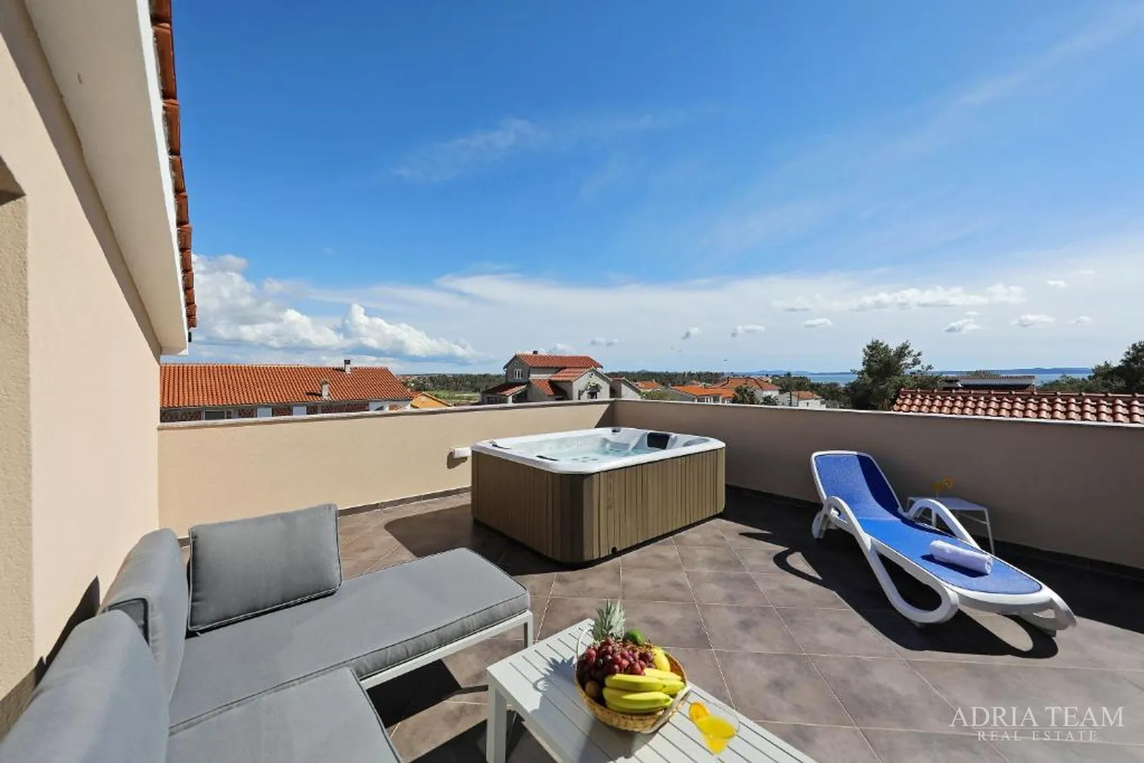 VILA S BAZENOM I POGLEDOM NA MORE, 600 m OD MORA, PRIVLAKA - ZADAR