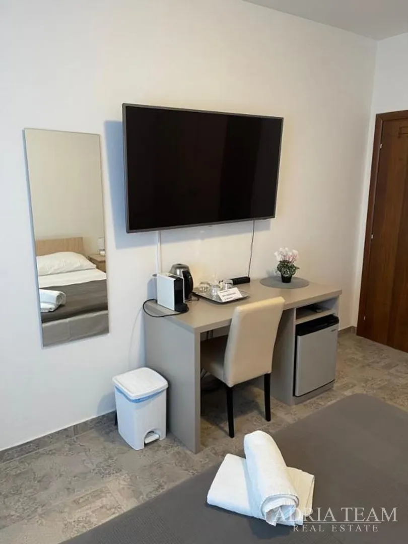 vila s bazenom i pogledom na more, 600 m od mora, privlaka - zadar - slika 23