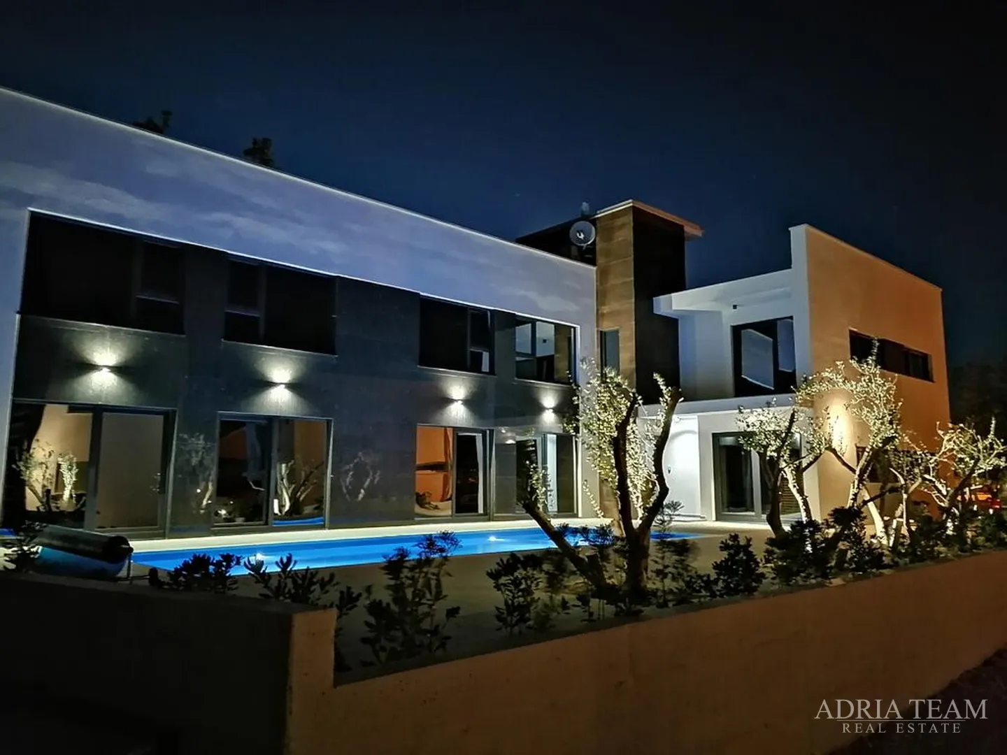 apartmani u urbanoj vili s bazenom, 250 m od mora, vir - zadar - slika 22