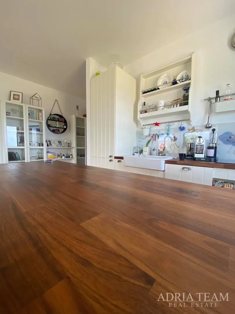 apartman s 3 spavaće sobe, 1. red do mora, povljana - pag - slika 9