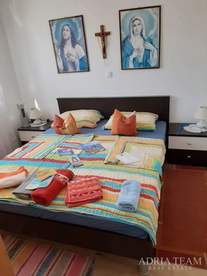 troetažni apartman u stambenoj zgradi - vrsi - slika 11