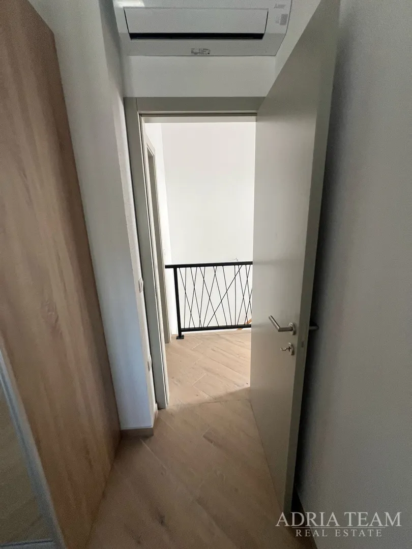 polovica kuće s velikim vrtom - šimuni, pag - slika 23