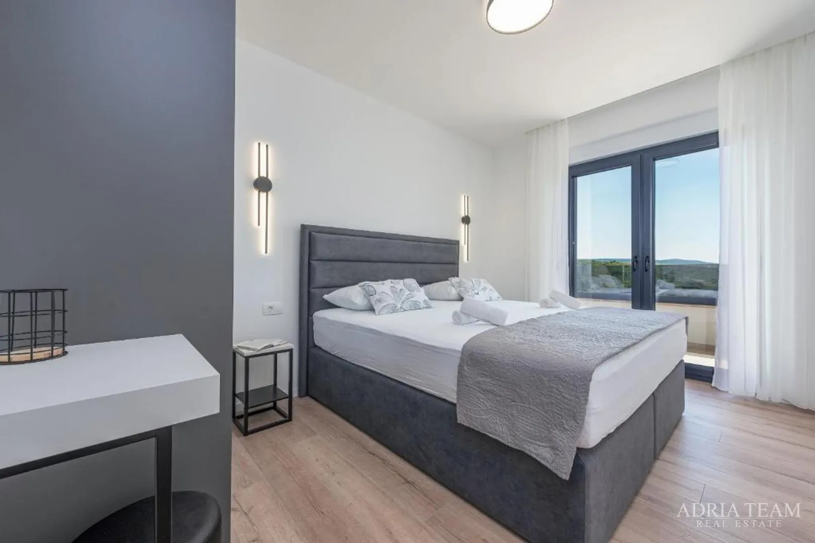 novoizgrađena vila s pogledom na more, planine i šumu - rovanjska - slika 15