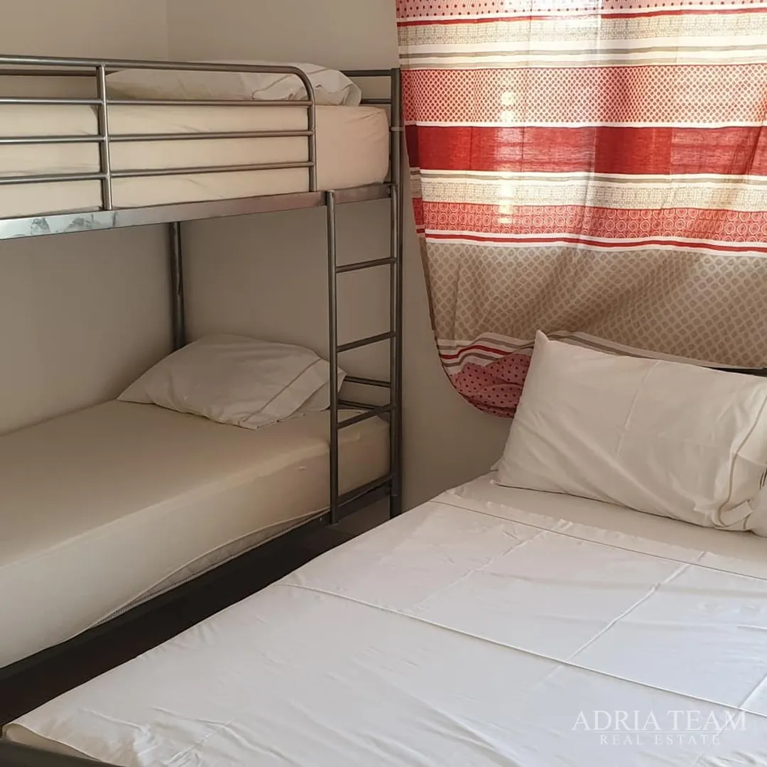 apartmanska kuća u 1.redu do mora - slika 36