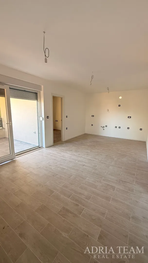 stambena zgrada (3 stana) 550 m udaljenost od mora, lokacija:vir - slika 30