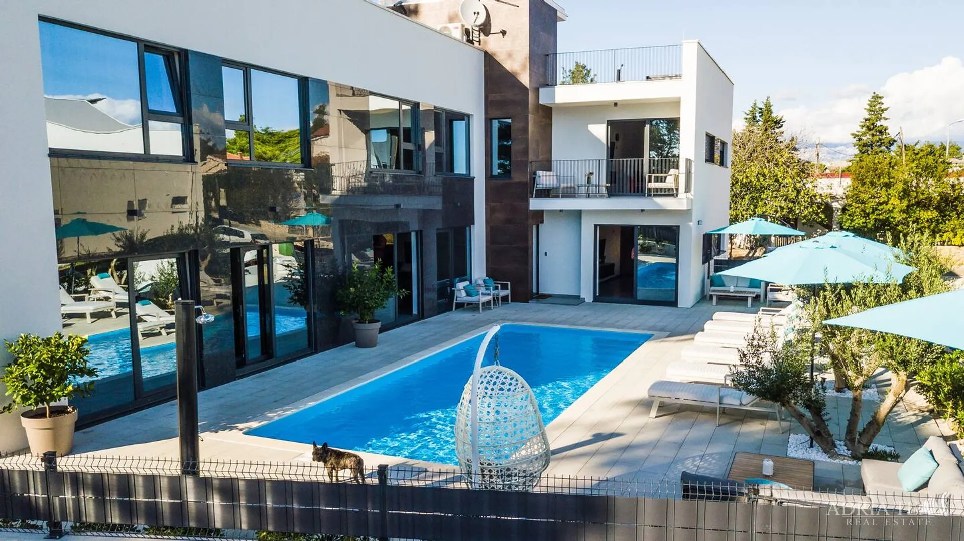 apartmani u urbanoj vili s bazenom, 250 m od mora, vir - zadar - slika 2