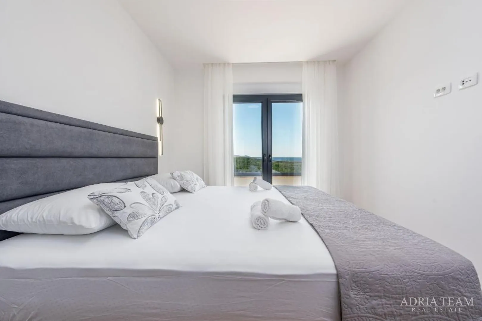 novoizgrađena vila s pogledom na more, planine i šumu - rovanjska - slika 17
