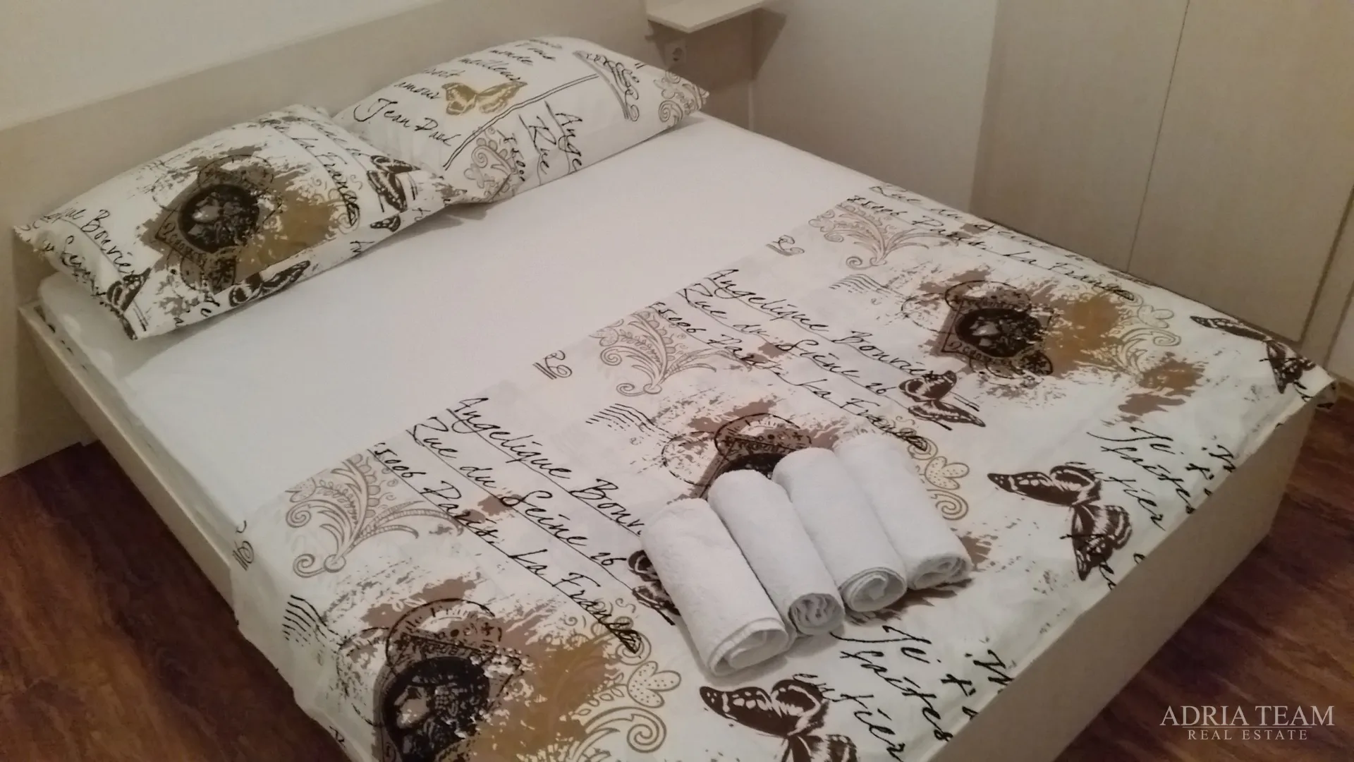 apartmanska kuća 100 m od mora, odlična lokacija - novalja, pag - slika 10