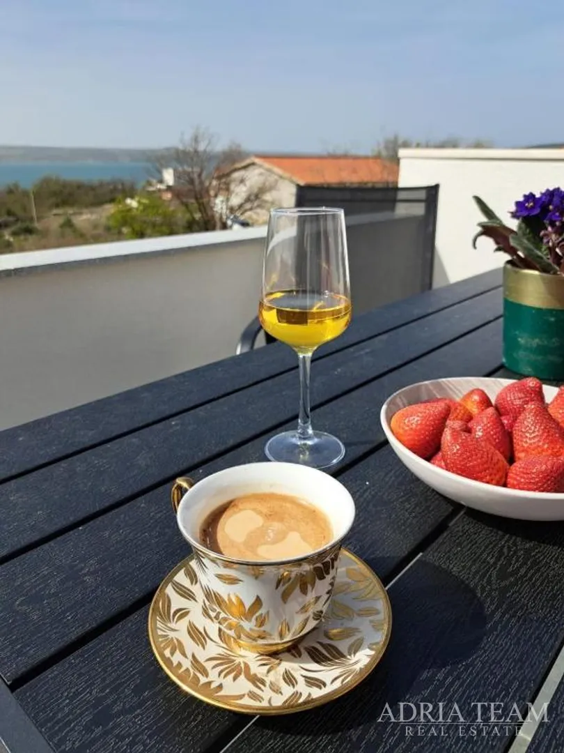 trosobni apartman s pogledom na more - maslenica - slika 3