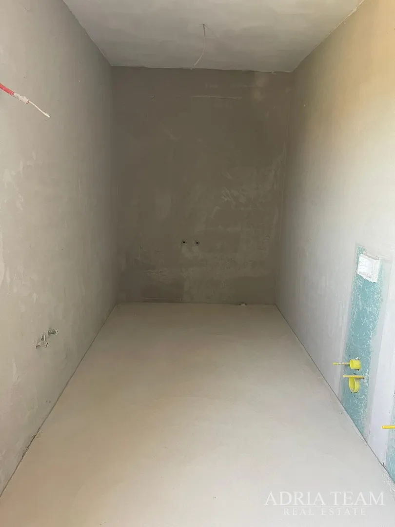 vila s bazenom u novogradnji - zaton - slika 32