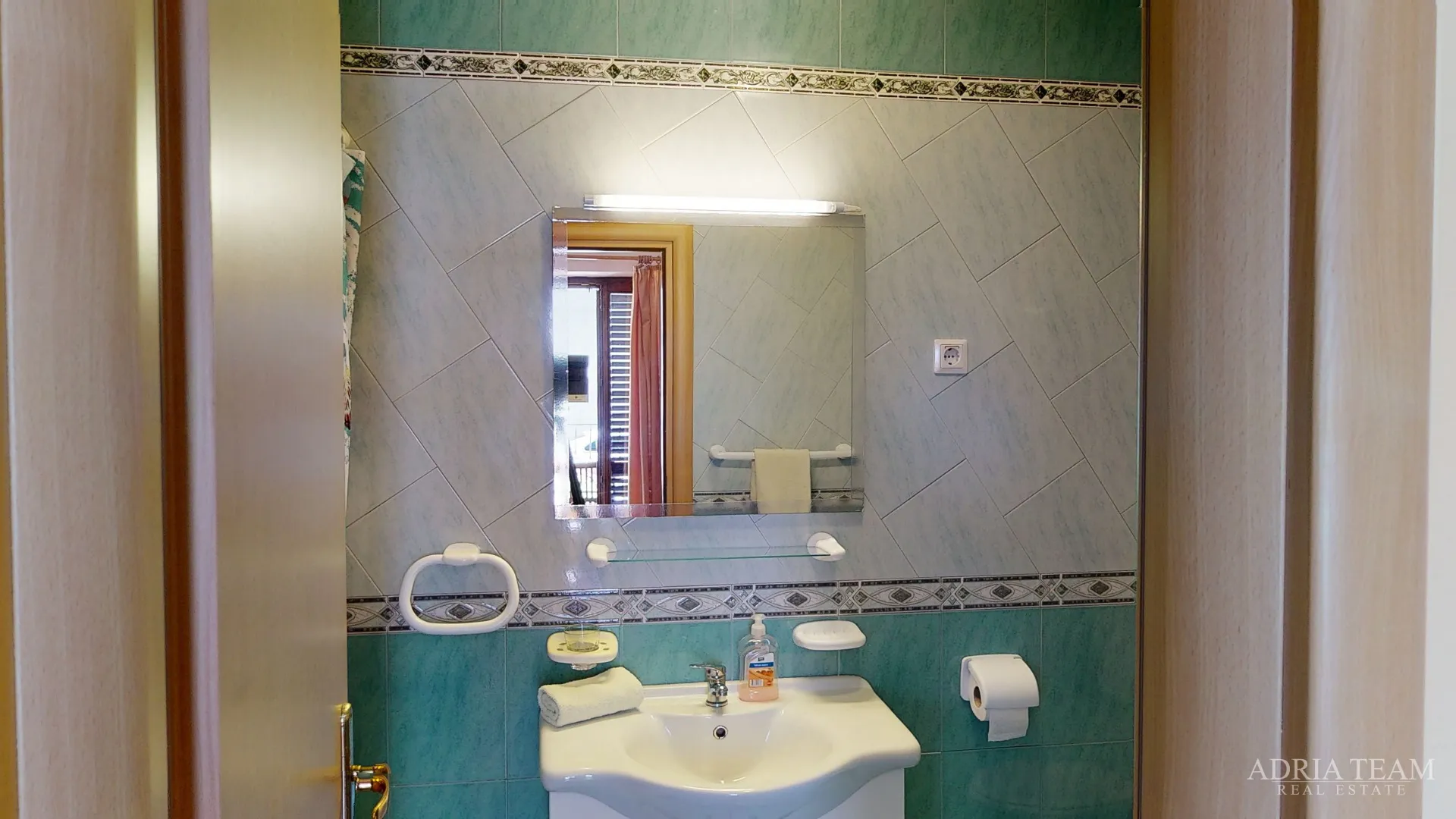 hotel s konobom i krovnom terasom, 1. red do mora - sukošan - slika 24