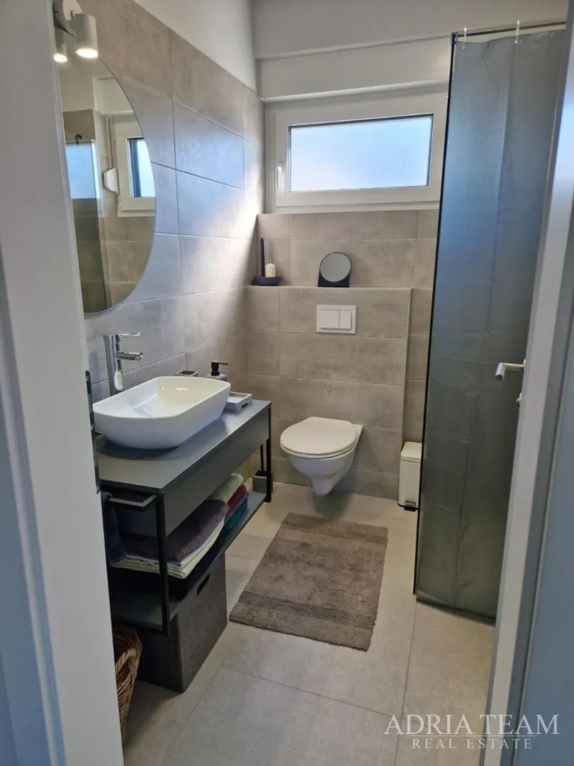 apartmani u novogradnji s pogledom na more, mirna i tiha pozicija!! pag - slika 23