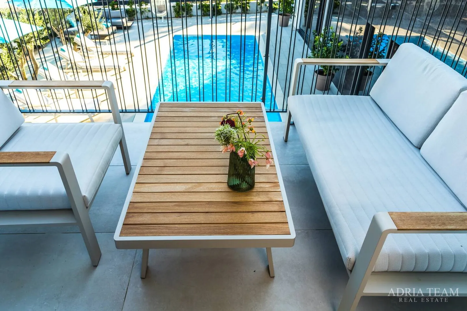 apartmani u urbanoj vili s bazenom, 250 m od mora, vir - zadar - slika 12