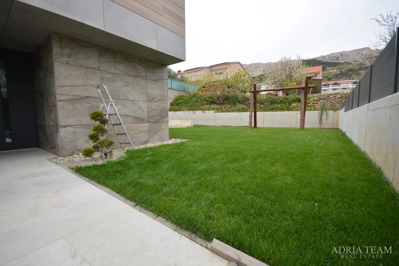 moderna vila u industrijskom stilu - baška, krk - slika 36