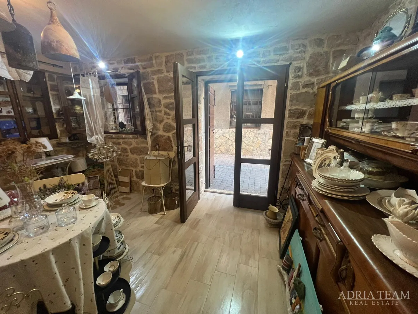 kuća u nizu s apartmanom i poslovnim prostorom, izvrsna lokacija i investicija - pirovac, centar - slika 33