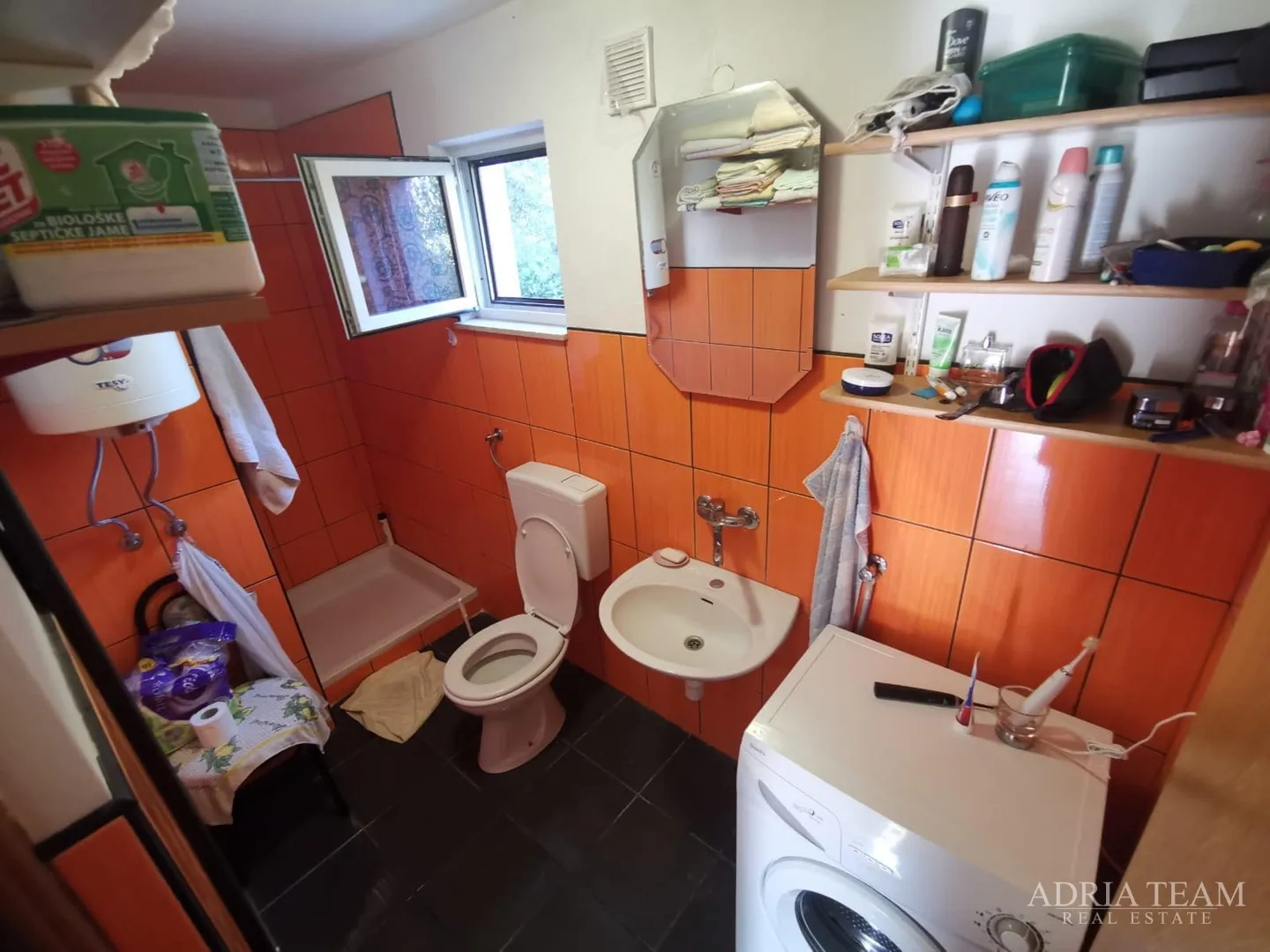 kuća s 2 stambene jedinice, 230 m od mora, vir - slika 5