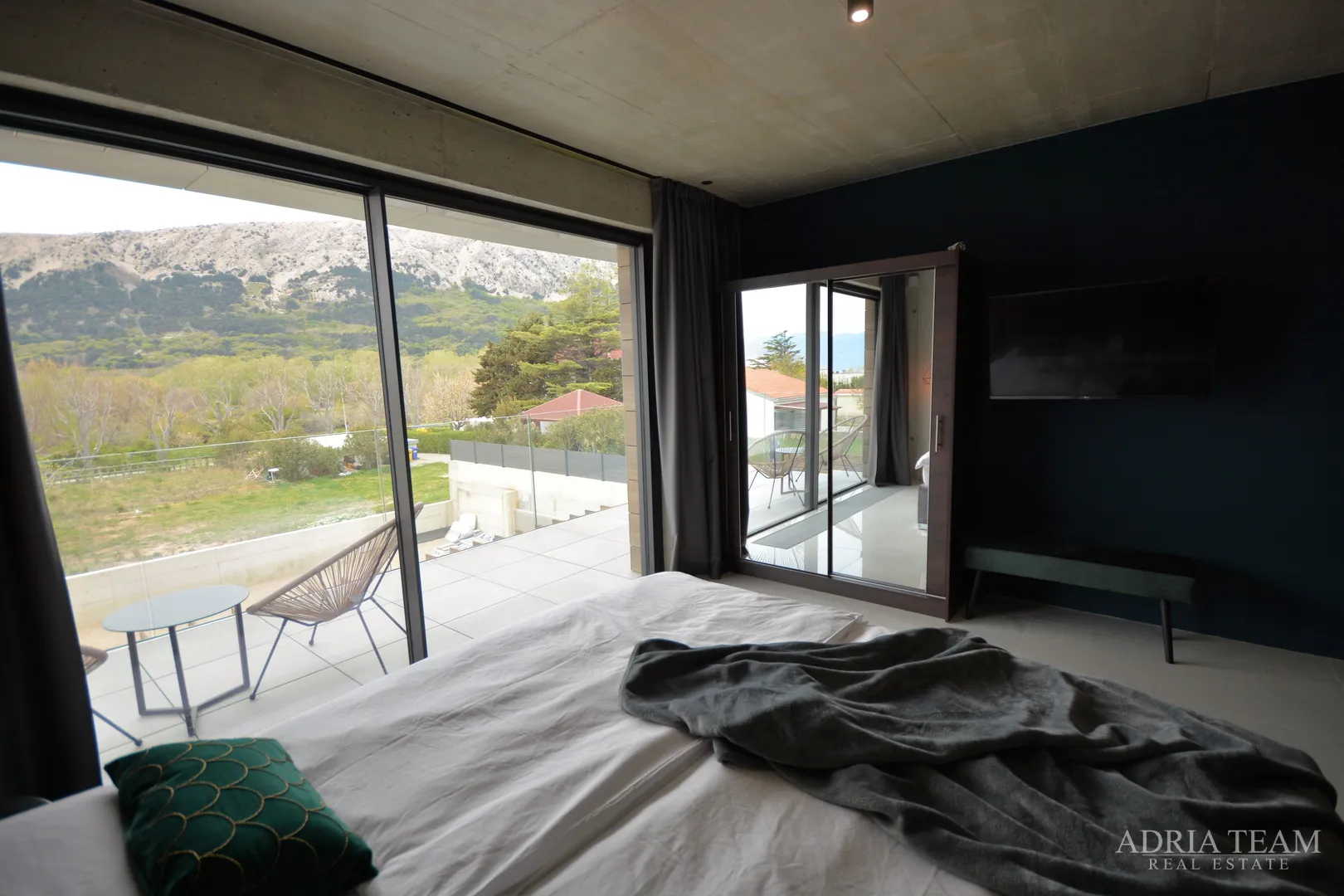 moderna vila u industrijskom stilu - baška, krk - slika 12