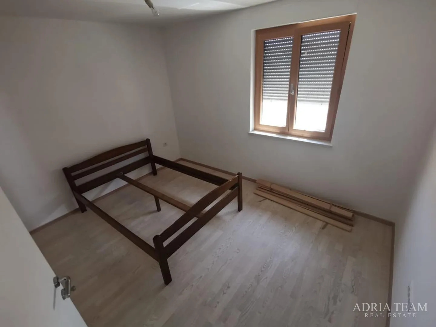 luksuzni apartman - 1. red do mora - slika 19