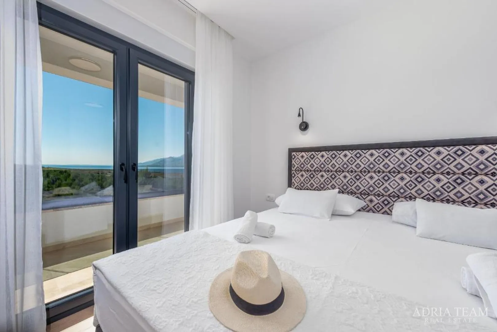 novoizgrađena vila s pogledom na more, planine i šumu - rovanjska - slika 11