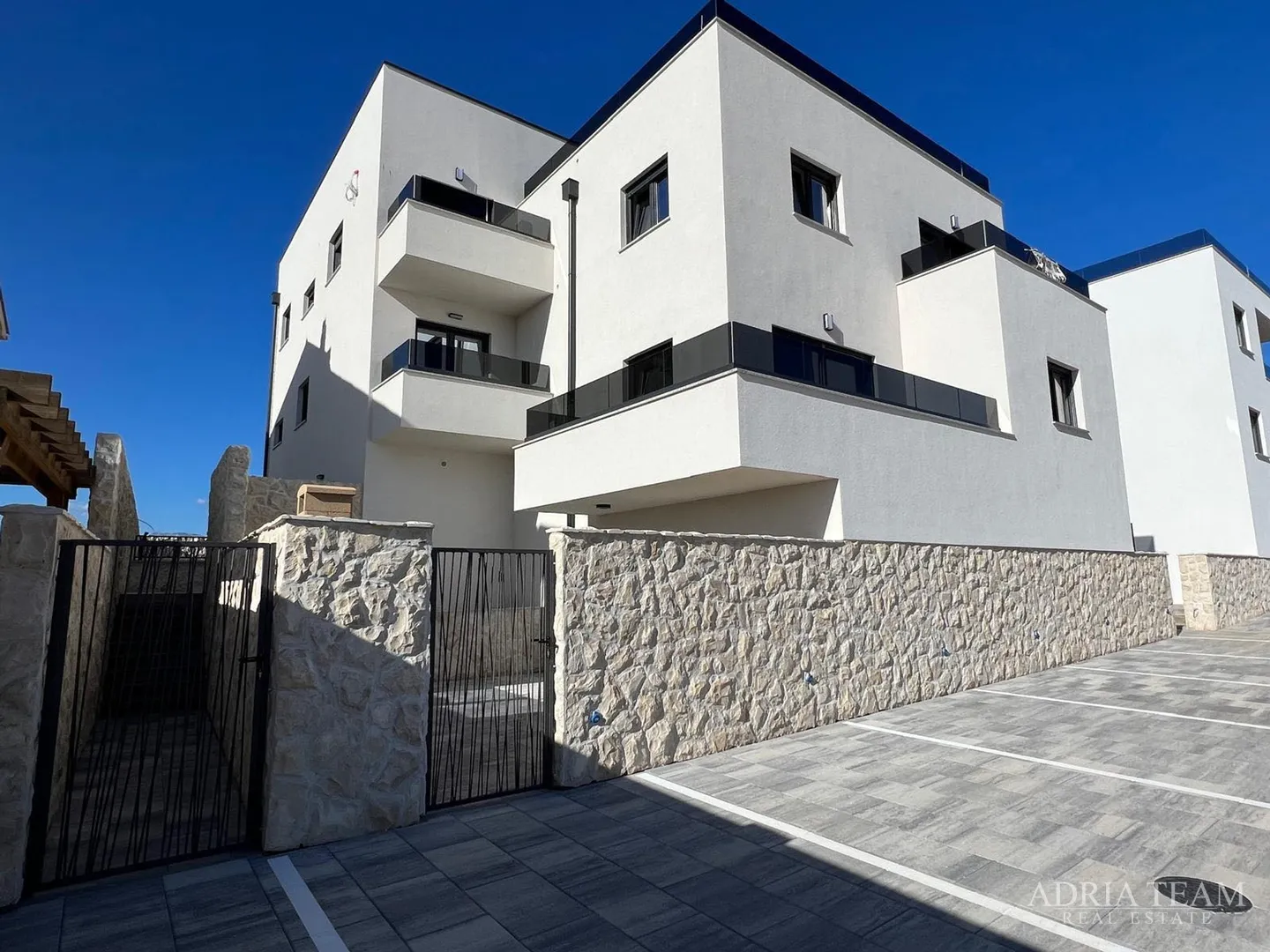apartmani u stambenoj zgradi u novogradnji - povljana, pag - slika 4