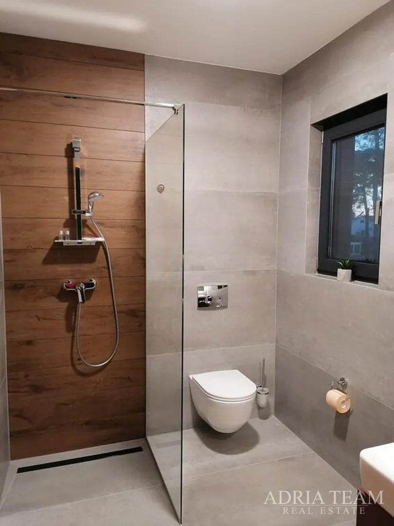 apartmani u urbanoj vili s bazenom, 250 m od mora, vir - zadar - slika 32
