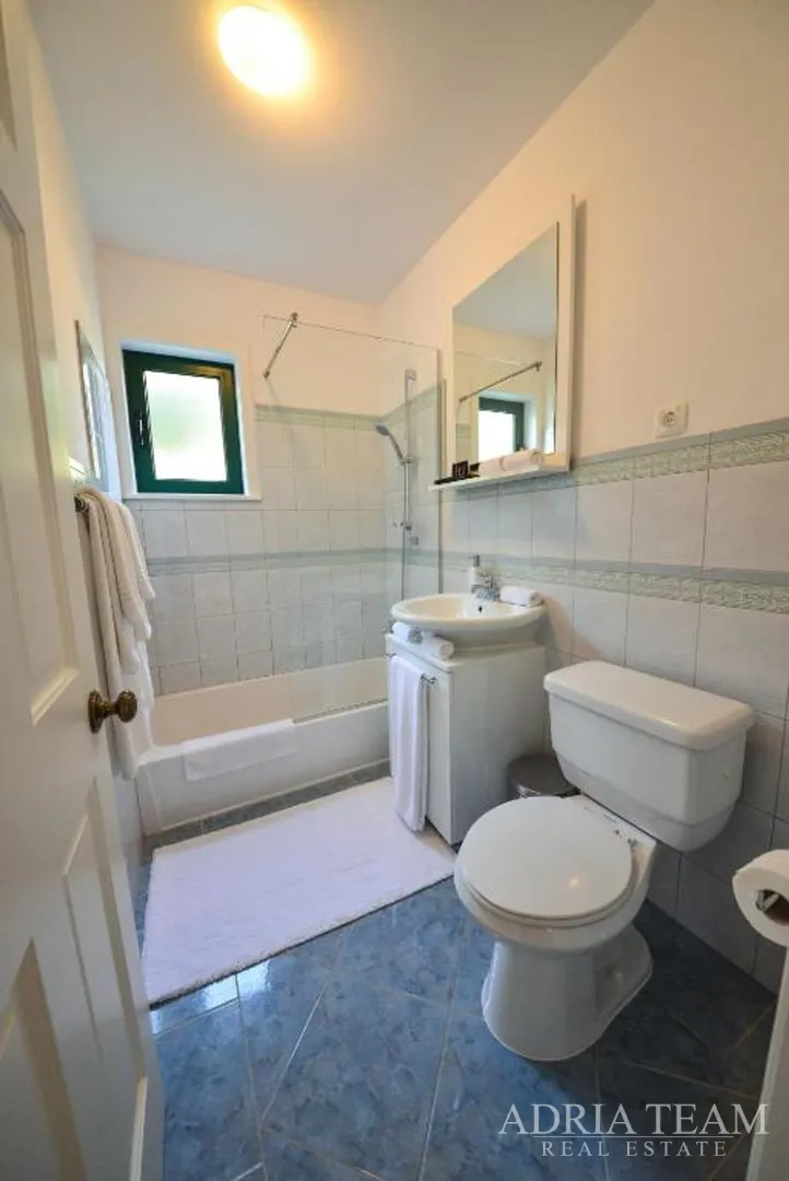 vila, drugi red do mora - vir - slika 24
