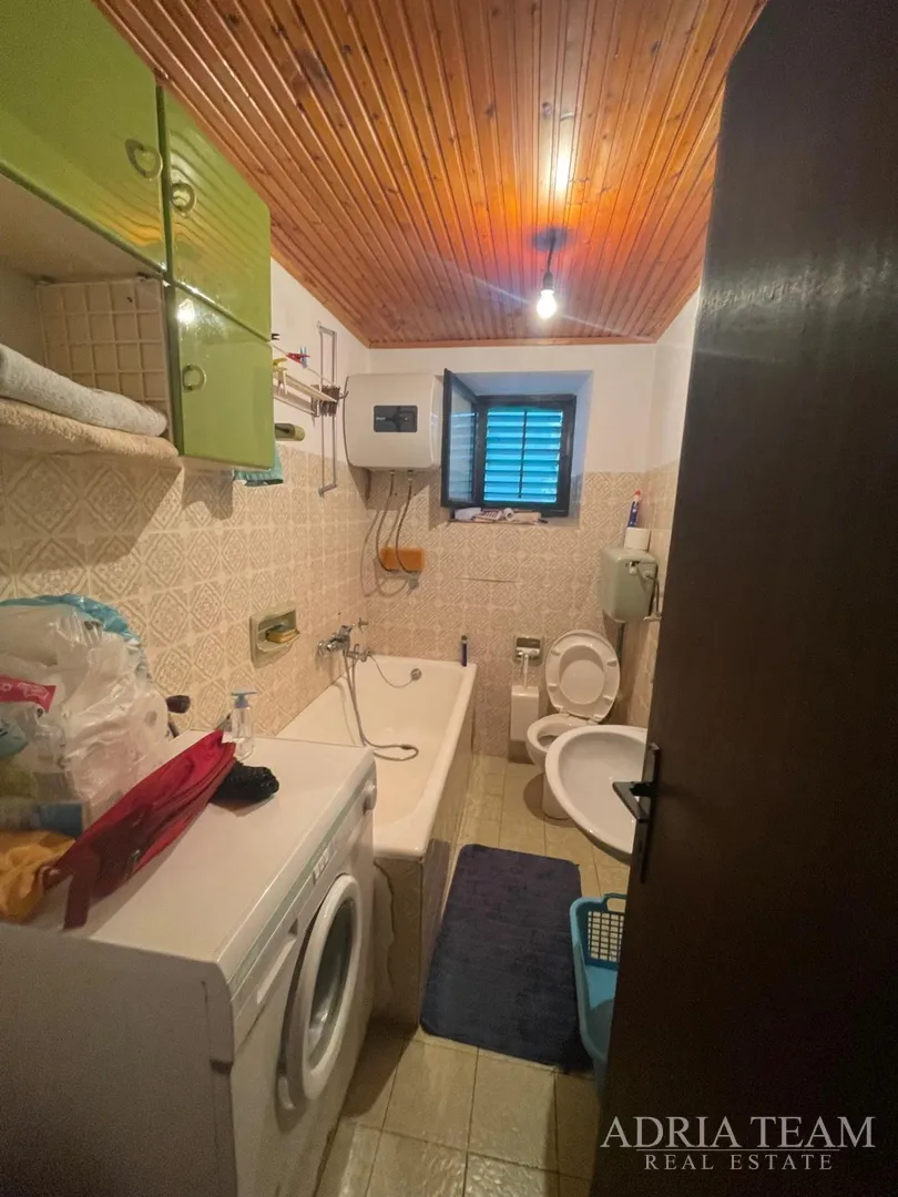 kuća udaljena 650 m od mora, centar - povljana, pag - slika 16