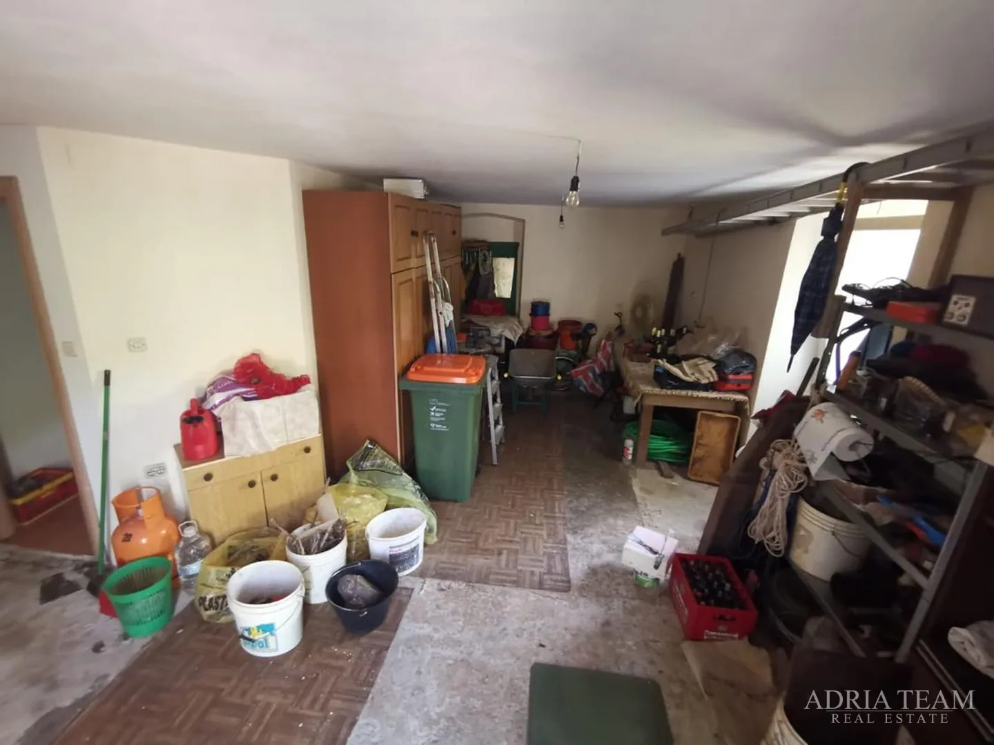 kuća s 3 apartmana i velikom okućnicom - poljana, ugljan - slika 15