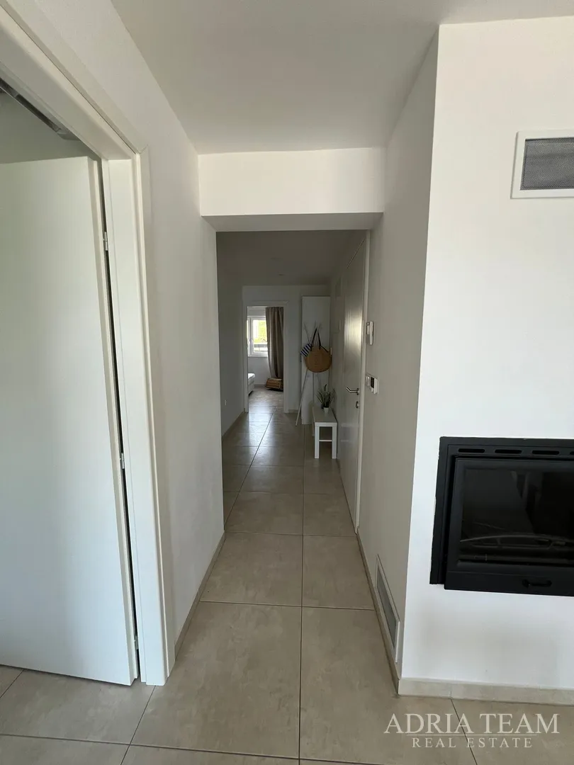 apartmani u prvom redu do mora, moderno uređenje, malo korišteni, bibinje - slika 38