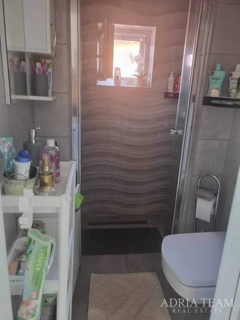 kuća s dvije apartmanske jedinice - vir - slika 28