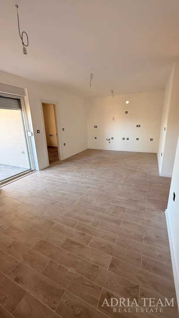 stambena zgrada (3 stana) 550 m udaljenost od mora, lokacija:vir - slika 29