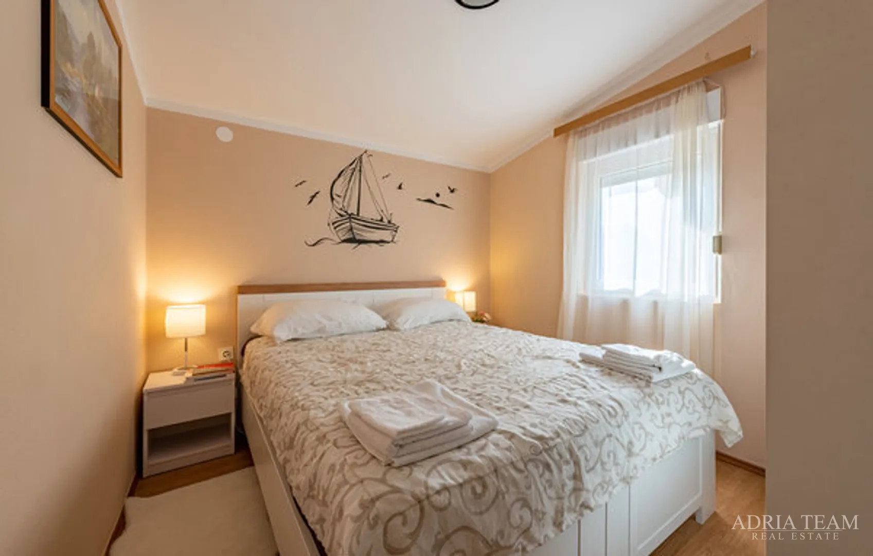 apartmanska kuća s garažom i uređenim dvorištem, drugi red od mora, vir - zadar - slika 10