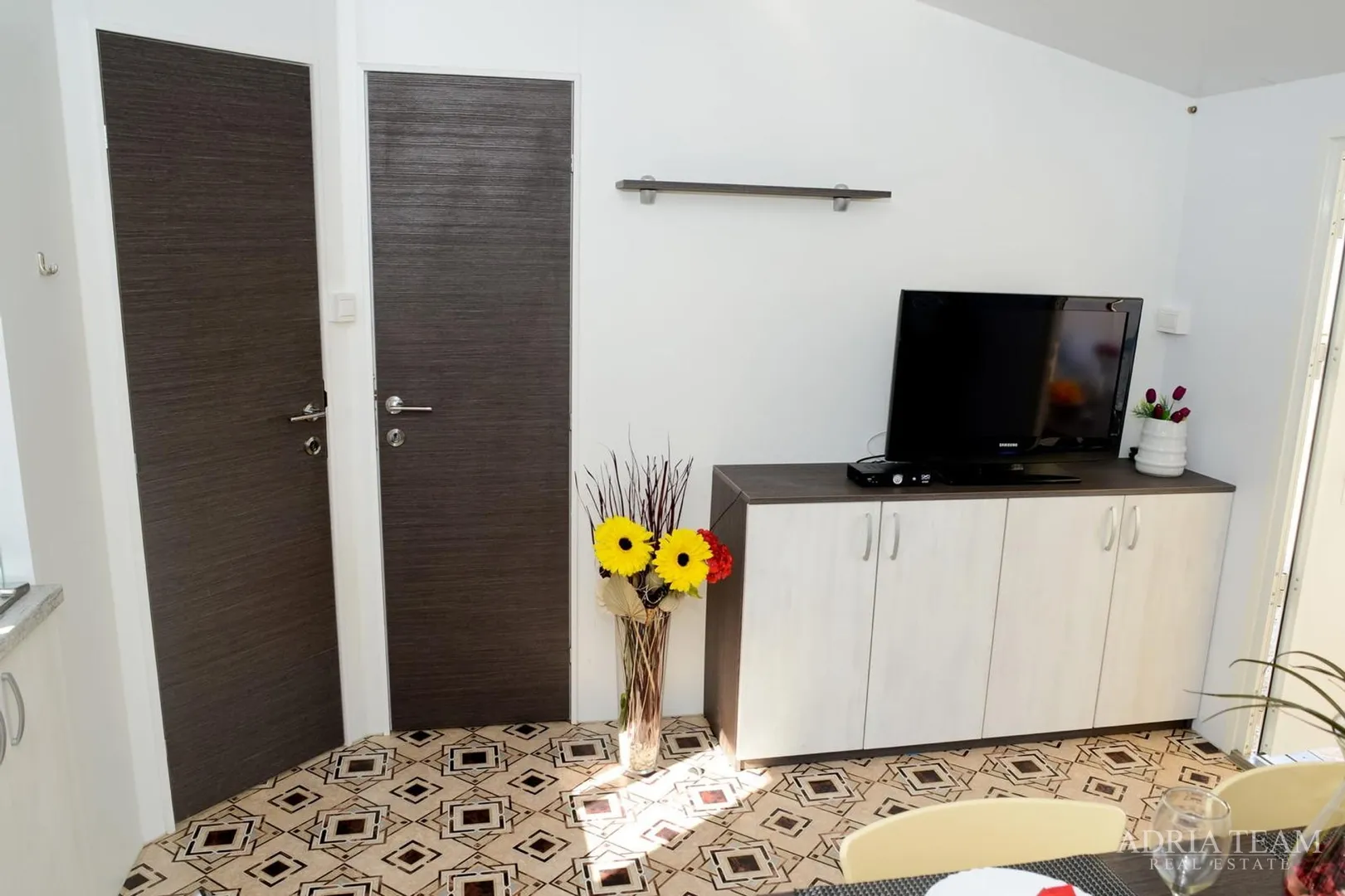 apartman u suterenu s bazenom i velikim vrtom - privlaka - slika 18