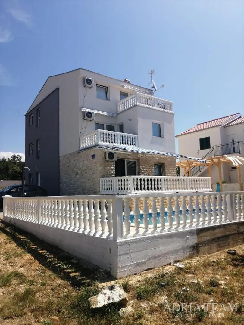 Kuća S 3 Stambene Jedinice I Bazenom, Pogled Na More - Maslenica - Maslenica, Jasenice