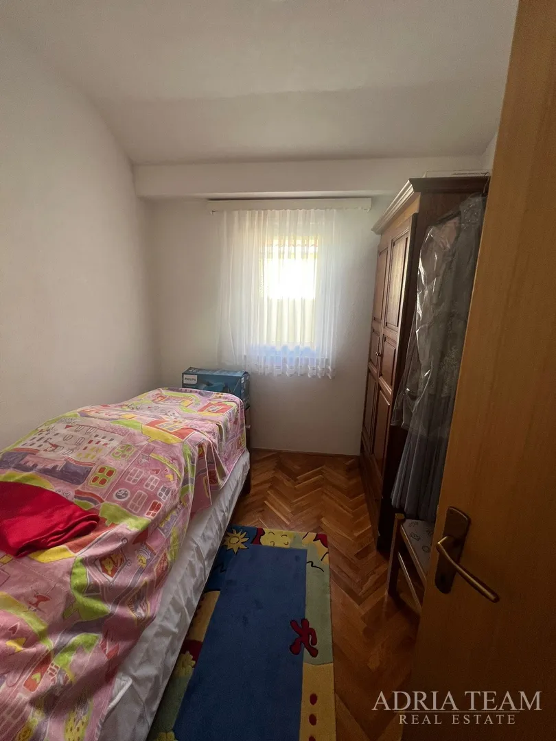 kuća s dvije stambene jedinice, 50 m od mora - vir, južna strana - slika 6