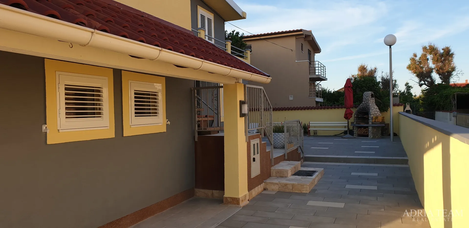 apartmanska kuća u 1.redu do mora - slika 2