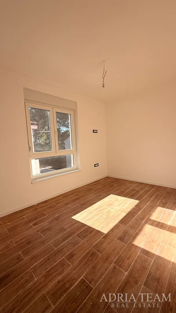 stambena zgrada (3 stana) 550 m udaljenost od mora, lokacija:vir - slika 17