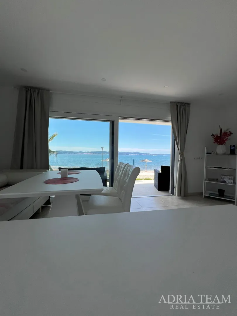 apartmani u prvom redu do mora, moderno uređenje, malo korišteni, bibinje - slika 29