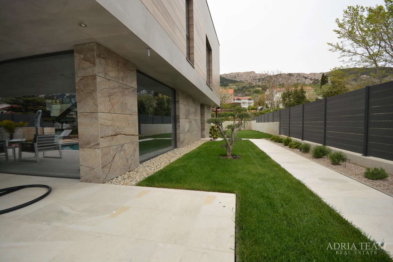moderna vila u industrijskom stilu - baška, krk - slika 4