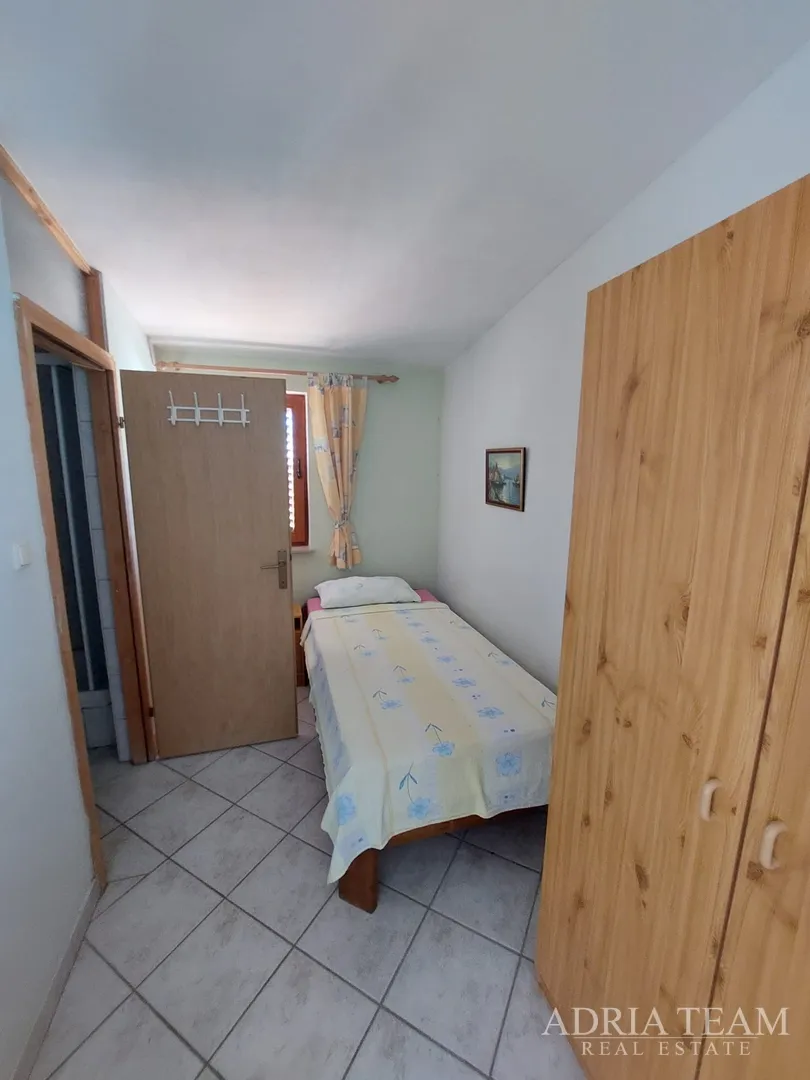 apartmanska kuća s velikim dvorištem, mirna i tiha pozicija - vir - slika 13
