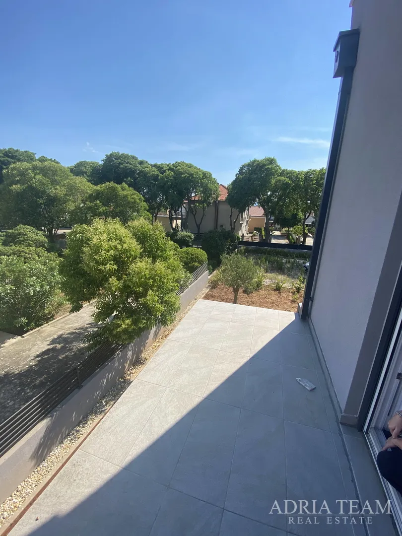 obiteljska kuća s velikim i uređenim dvorištem i bazenom, 400 m od mora, zadar - borik - slika 29
