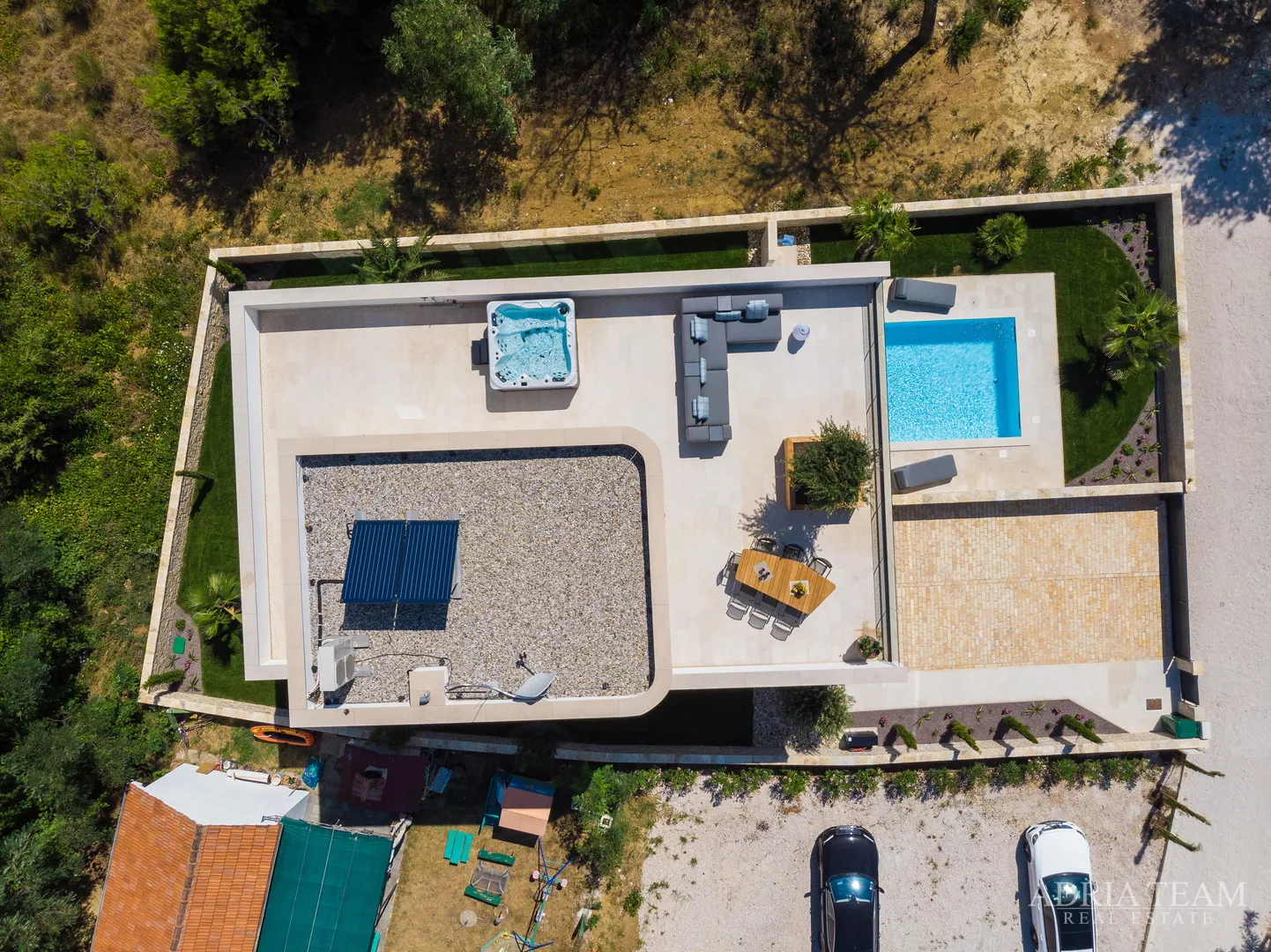 vila u drugom redu do mora - ljubač - slika 37