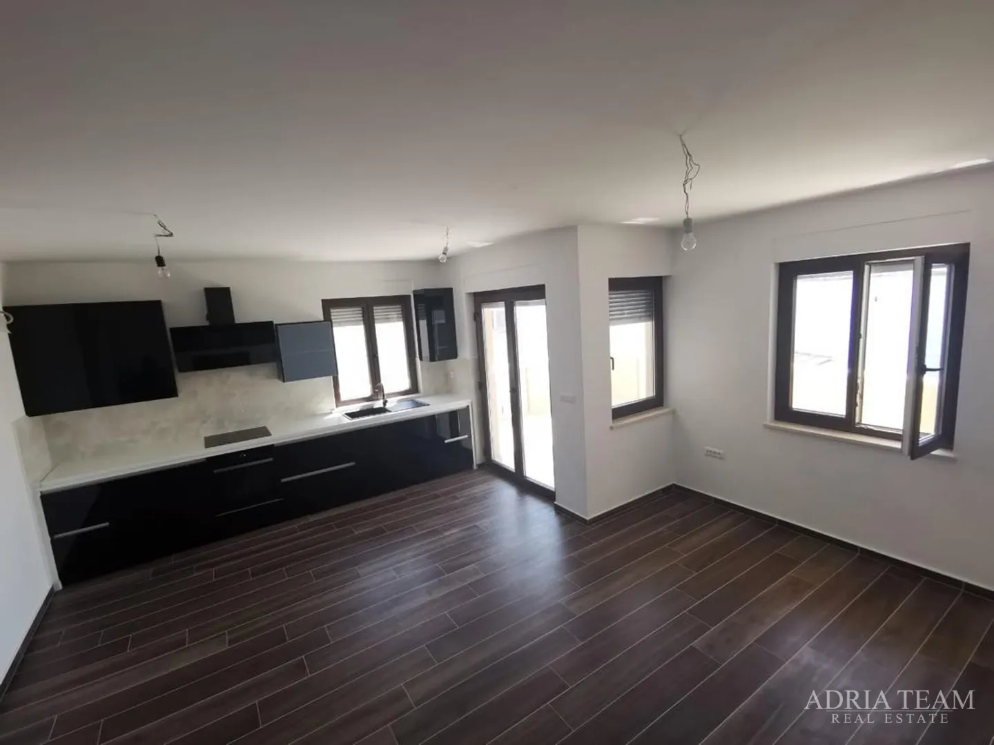 luksuzni apartman - 1. red do mora - slika 7